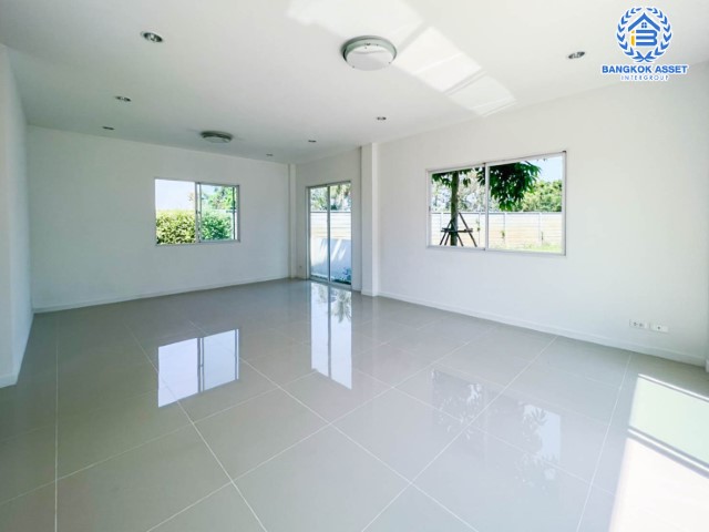 *****บ้านแฝดมือสองย่านนนทบุรี ม.คาซ่าเพรสโต้ วงแหวน-ปิ่นเกล้า หลังมุม! เนื้อที่มากถึง 35 ตร.ว. ฟังก์ชัน 3 ห้องนอน 2 ห้องน้ำ 2 ที่จอดรถ บนทำเลแห่งการเดินทาง เชื่อมต่อถ.กาญจนาภิเษก และถ.บรมราชชนนี-ศาลายา ใกล้ ม.มหิดล และทางด่วน "ศรีรัช" จองด่วน!